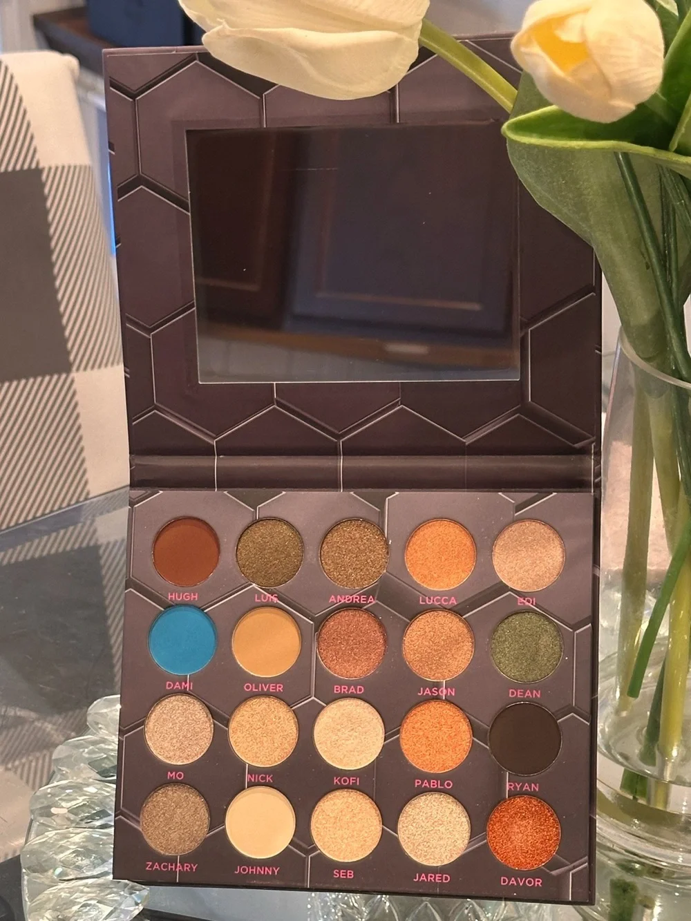 BARBARELLA 20 Color Matte Shimmer Eyeshadow Palette Glam Pigmented Bee Beauty